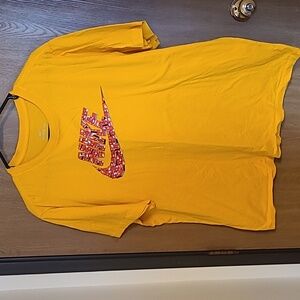 XL Yellow Nike T-shirt